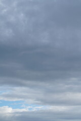 Fototapeta premium Wolken als dicht bedeckter Himmel mit Struktur und wolkiger Textur
