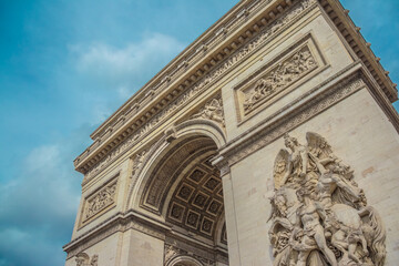 Hermosa fotografía del arco del triunfo en Paris, Francia.