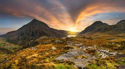 Llyn Ogwen valley at sunrise in Snowdonia National Park, Wales, UK © Pawel Pajor
