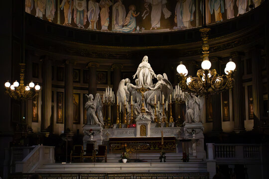 Espectacular fotograf&iacute;a tomada el interior de la catedral de Par&iacute;s, Francia.