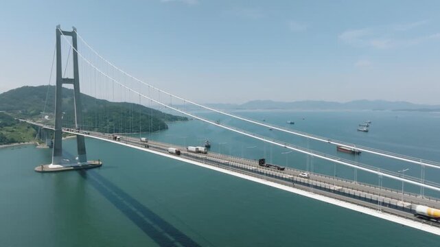Trucks pass over the Yi Sun-sin Bridge that crosses the sea. 이순신 대교를 지나는 화물 트럭.