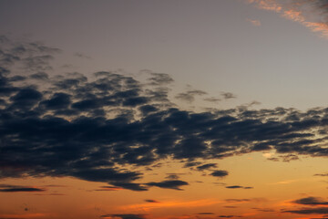 Obraz premium Colorful Sunset Sky with Dramatic Clouds