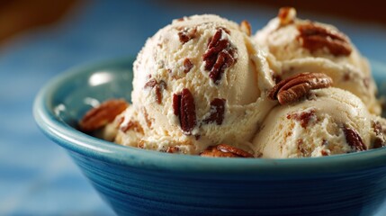 Creamy pecan ice cream scoops (1)