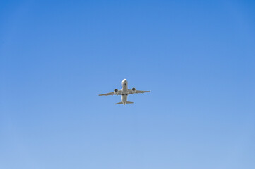 離陸する飛行機