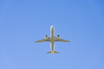 離陸する飛行機
