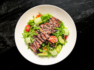 beef-green-salad-top-view