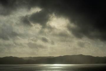 夏の奄美大島の空。積乱雲。夏雲。光。