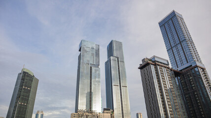 Fototapeta premium view of a public park with a lake in Jakarta in the morning with a background of modern buildings on the lake side