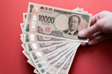 お金を持っている人	