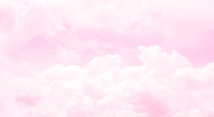 Fototapeta premium Pastel pink sky with soft clouds floating gently, evoking calm, romance, and dreaminess. Perfect for backgrounds, design projects, or inspirational visuals
