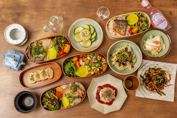 Assortiment de Bentos plat traditionnel japonais