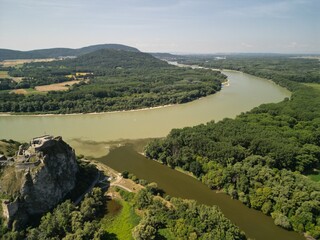 Zamek Devin - Słowacja - piękny zamek położony nad Dunajem nagrany dronem w 4K rozdzielczości © Konrad