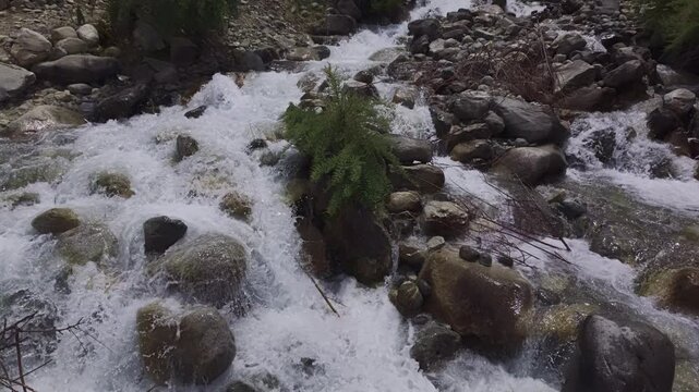 Far from the beaten path lies a secret waterfall of Turtuk.
where solitude meets spectacle. Feel the mist, hear the thunder, and witness raw nature carved into the highlands of the Himalayas.