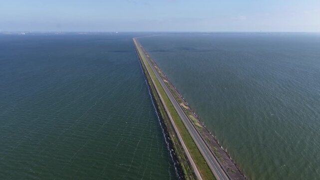 markerwaarddijk, Houtribdijk, dijk Enkhuizen Lelystad. Storm surge barrier. Dam, between IJsselmeer and Markermeer