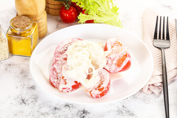 Salad with sliced tomato and stracciatella