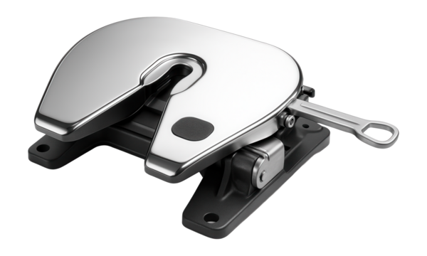 Fifth wheel coupling with a polished steel plate and locking mechanism