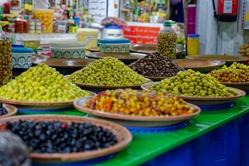 Vibrant Olive Display in Market Setting