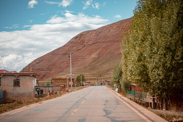 Low-grade highways on the Qinghai-Tibet Plateau in China