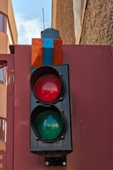 Semáforo para control de entrada con sistema de control inalámbrico 