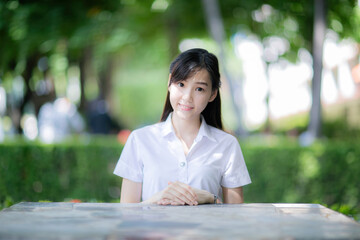 The university’s online campaign featured a beautiful and cute female student from the humanities faculty, whose portrait photo shoot captured both her joyful personality and thoughtful spirit.