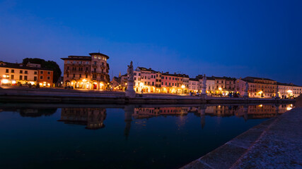 Fototapeta premium Prato della Valle al crepuscolo , Italia