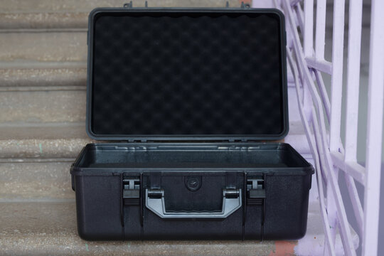 Heavy‑duty protective box‑suitcase featuring sturdy latches and ergonomic handle, ideal for transporting fragile electronics, musical instruments, secret items and professional equipment. Photo