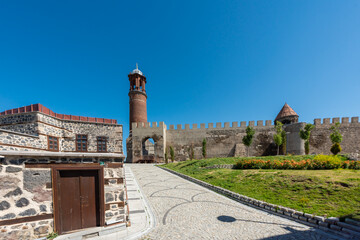 The castle located in Erzurum province of T&uuml;rkiye; It was built as both an inner and outer castle, and only the inner castle remains standing today.