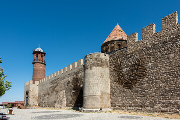 The castle located in Erzurum province of T&uuml;rkiye; It was built as both an inner and outer castle, and only the inner castle remains standing today.