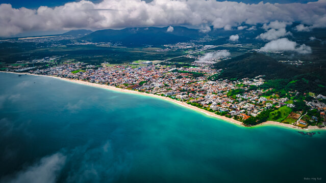 Praia Canasvieiras Floripa Santa Catarina Escuna Ilha Passeio Tur&iacute;stico Mar Areia Azul Tranquilidade Natureza Paisagem Belezas Naturais Barco Navega&ccedil;&atilde;o Turismo Costa Vegeta&ccedil;&atilde;o C&eacute;u Limpo Sol Ver&atilde;o