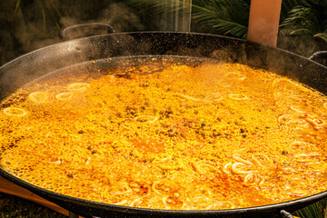 The Valencian paella is the traditional paella of the region of Valencia, some of its ingredients are rice, chicken, rabbit, rabbit, “bajoqueta” or ‘ferradura’, “garrofó”, oil, water, tomato, saffron 