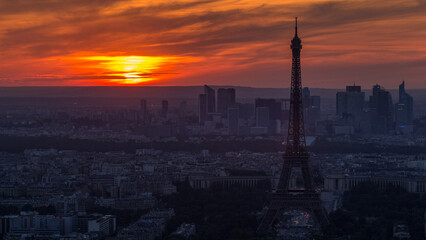 Obraz premium Panorama of Paris at sunset timelapse. Eiffel tower view from montparnasse building in Paris - France