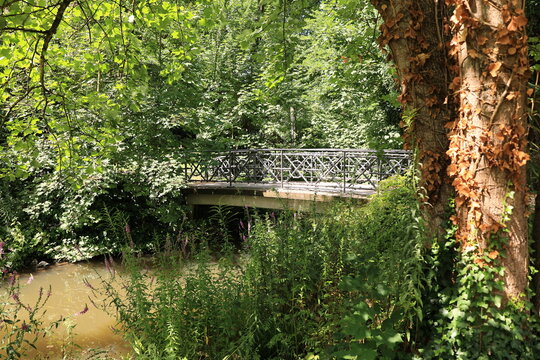 Br&uuml;cke &uuml;ber den Schlossteich im Zentrum der Stadt Hanau