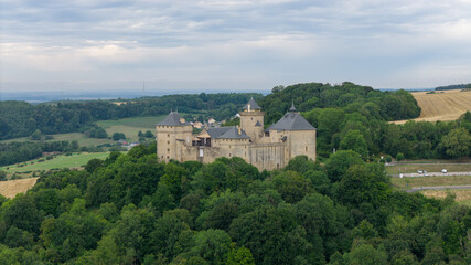 Fototapeta premium Le château de Malbrouck, sur les hauteurs du village de Manderen en Moselle, région Lorraine