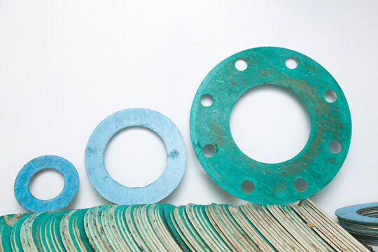 Paronite gaskets for flange connections of pipes of various sizes