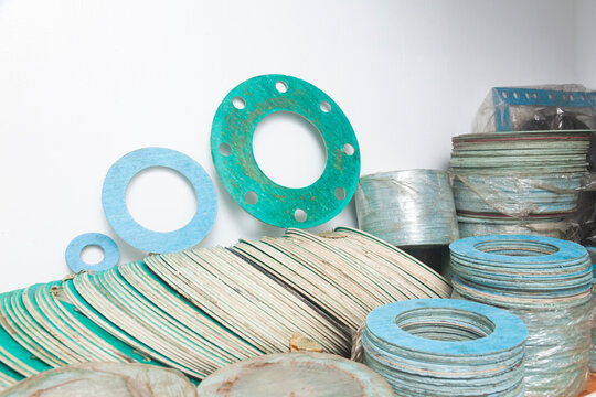 Paronite gaskets for flange connections of pipes of various sizes