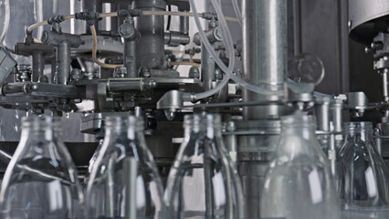 Automatic machine washing and filling glass