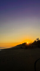 Obraz premium Sunset Over Tropical Beach Landscape