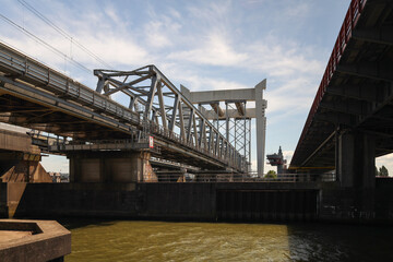 Vertical concrete lift bridge between Zwijndrecht and Dordrecht