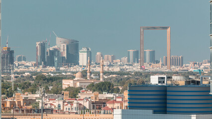 Obraz premium The rhythm of the city of Dubai aerial timelapse