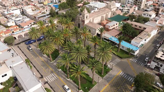 Vista a&eacute;rea de la Plaza de Yanahuara en Arequipa, Per&uacute;