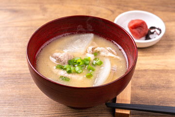 豚肉と大根のみそ汁