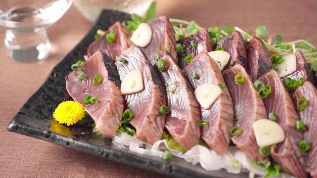 薬味たっぷりの鰹のたたき