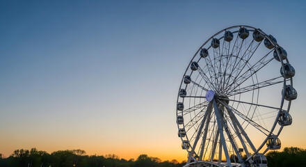 Fototapeta premium ferris wheel at sunset