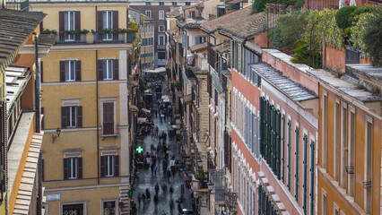 Fototapeta premium Narrow street with people in the center of Rome on a sunny day timelapse