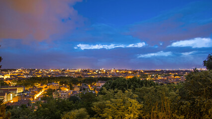 Obraz premium Panoramic view of historic center day to night timelapse of Rome, Italy