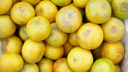 oranges sold in traditional markets
