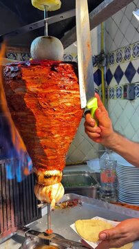 Tacos al pastor, trompo de tacos al pastor