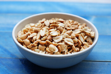 Roasted peanuts for snacking, or used as toppings for various dishes.