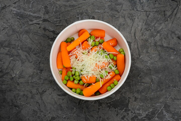 carrots with green peas under cheese