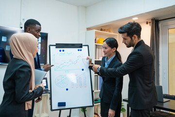 Fototapeta premium Multiracial business people having meeting and brainstorming discussed